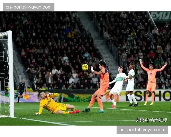 塞维利亚对阵瓦伦西亚现场：主队多次绝佳机会被浪费，教练席反应激烈