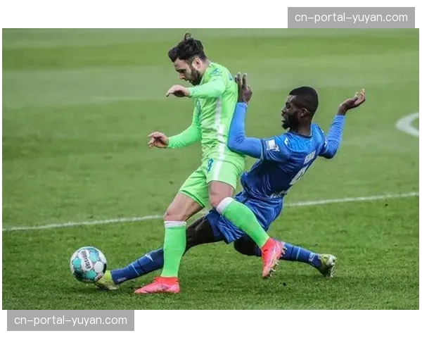 比赛花絮：霍芬海姆小将首次德甲登场，父亲在看台激动落泪被镜头捕捉